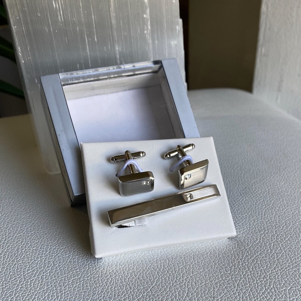 Geoffrey Beene Silver Cufflinks and Tie Clip Set NEW!!